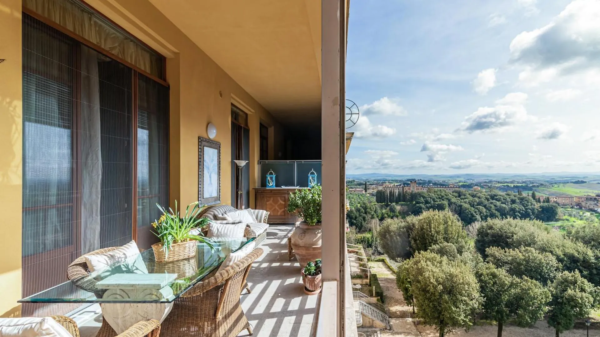 Porta Tufi Luxury Apartment With Private Parking! Siena