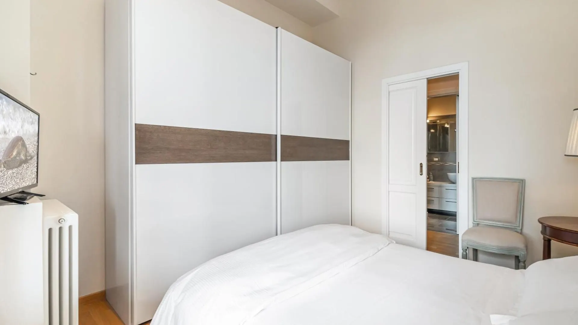 Porta Tufi Luxury Apartment With Private Parking! Siena