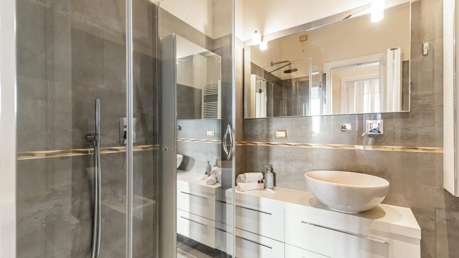 Porta Tufi Luxury Apartment With Private Parking! Siena 0*,  Italia